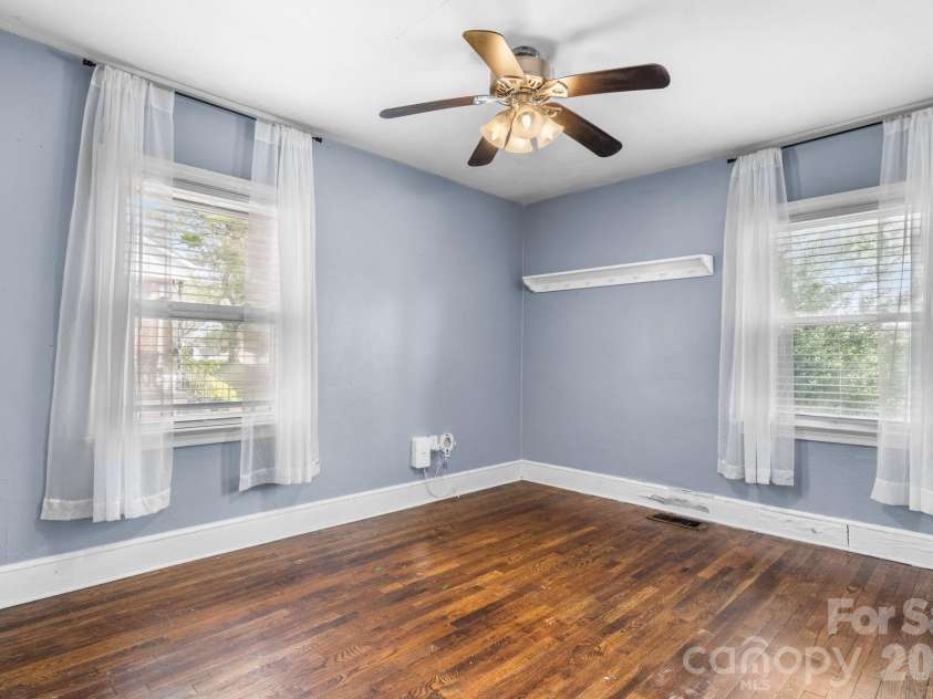 1339 11th Street, Hickory, NC 28601.  MLS# CAR4356709, YatesRealty ID 26428. 