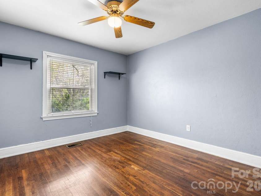 1339 11th Street, Hickory, NC 28601.  MLS# CAR4356709, YatesRealty ID 26428. 