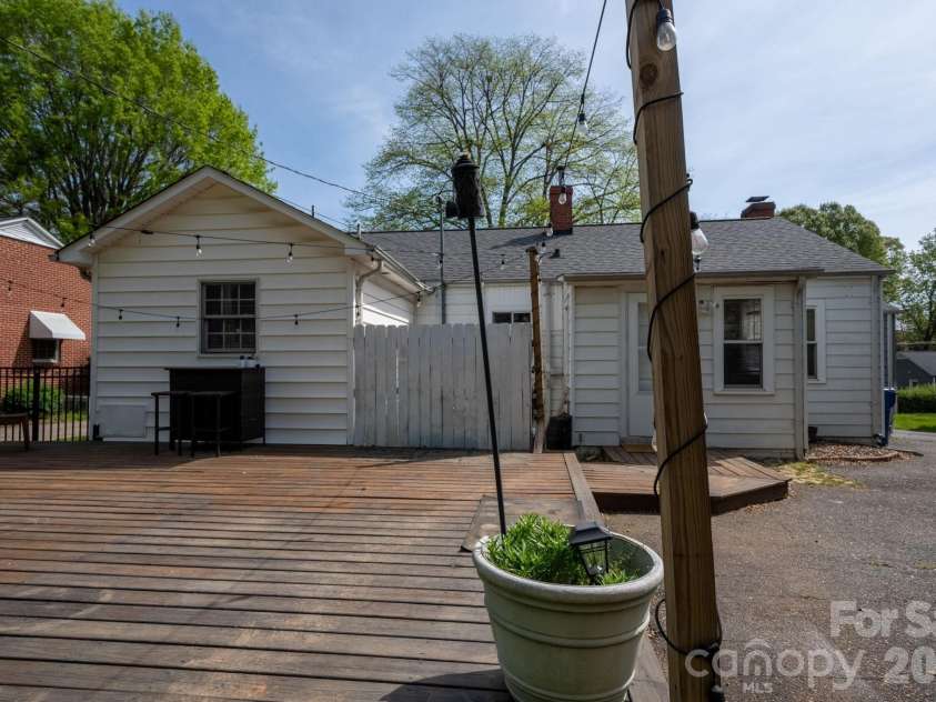 1339 11th Street, Hickory, NC 28601.  MLS# CAR4356709, YatesRealty ID 26428. 