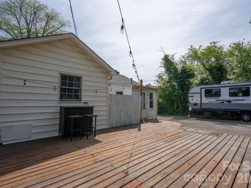 1339 11th Street, Hickory, NC 28601.  MLS# CAR4356709, YatesRealty ID 26428. 