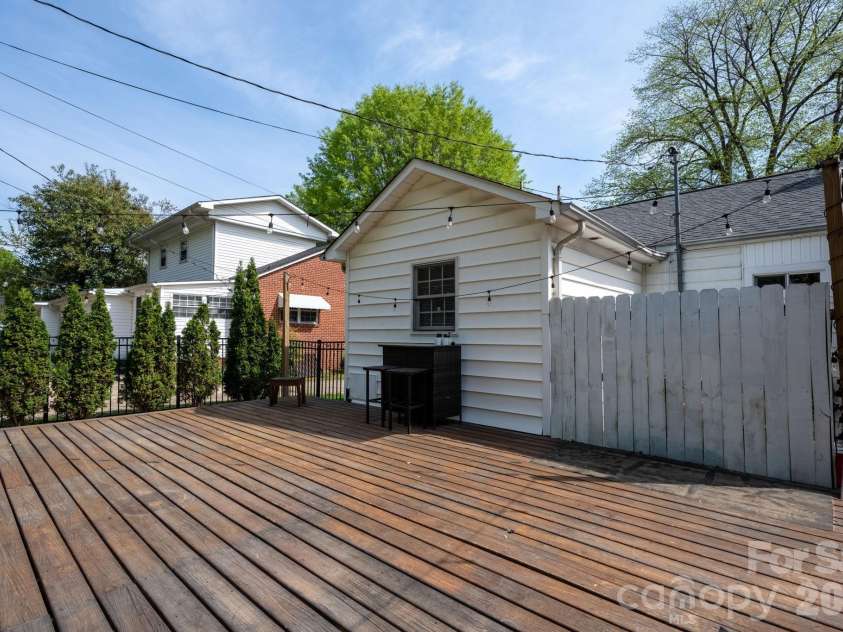 1339 11th Street, Hickory, NC 28601.  MLS# CAR4356709, YatesRealty ID 26428. 