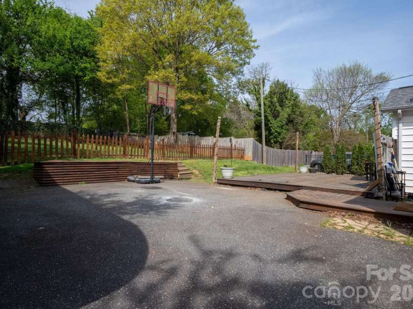 1339 11th Street, Hickory, NC 28601.  MLS# CAR4356709, YatesRealty ID 26428. 