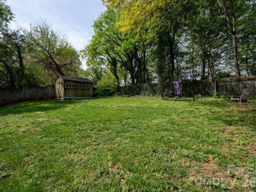1339 11th Street, Hickory, NC 28601.  MLS# CAR4356709, YatesRealty ID 26428. 