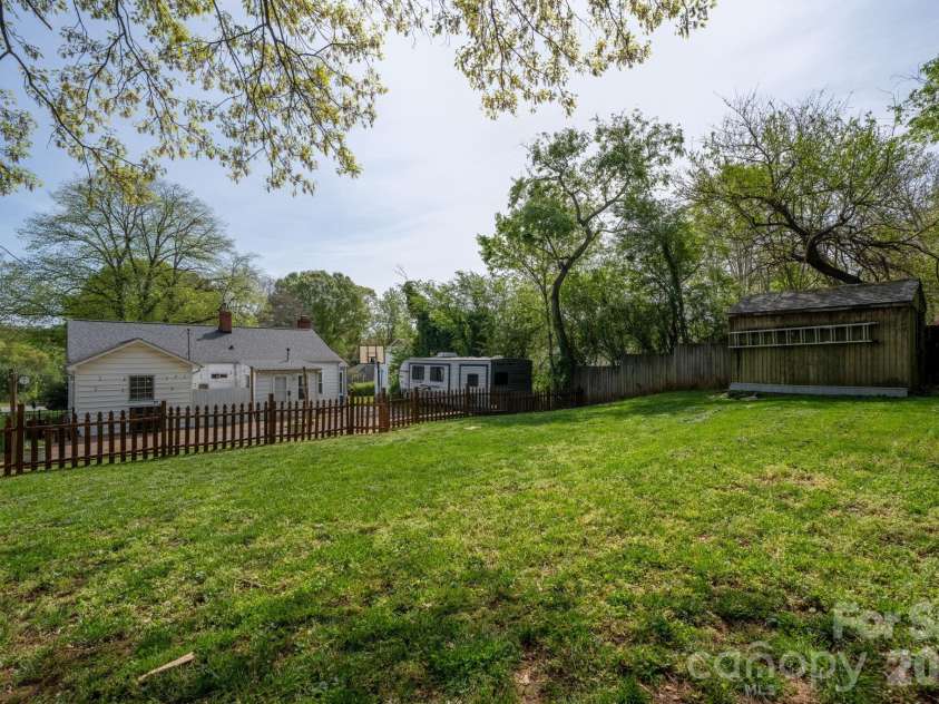 1339 11th Street, Hickory, NC 28601.  MLS# CAR4356709, YatesRealty ID 26428. 