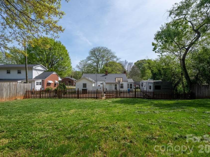 1339 11th Street, Hickory, NC 28601.  MLS# CAR4356709, YatesRealty ID 26428. 