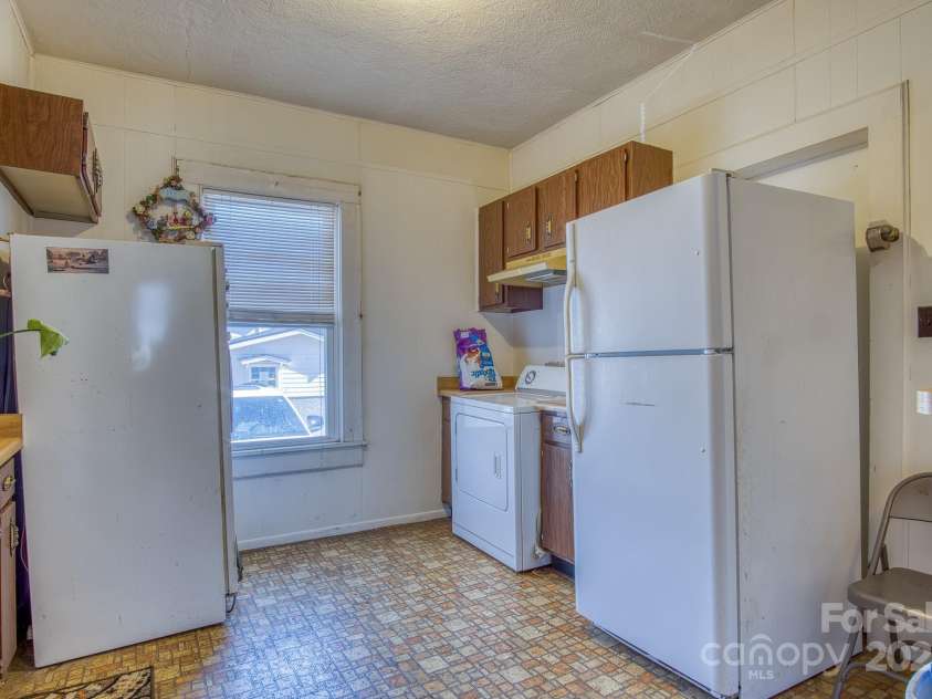 262 Caldwell Street, Brevard, NC 28712.  MLS# CAR4281415, YatesRealty ID 26428. 