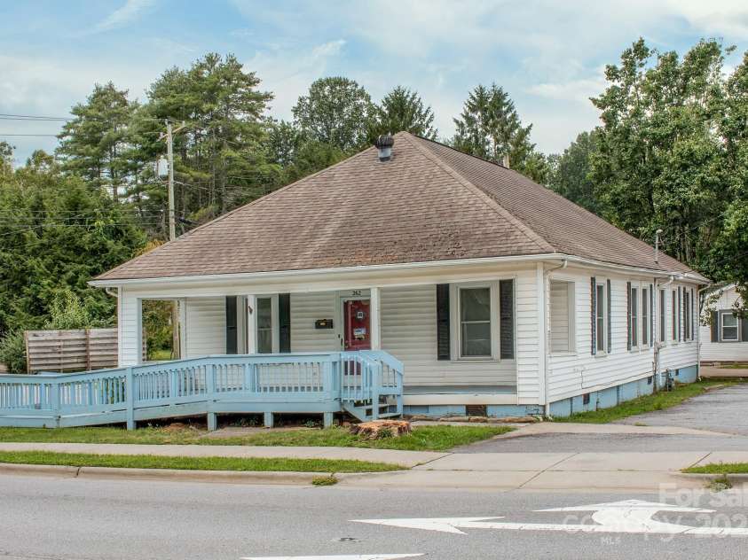 262 Caldwell Street, Brevard, NC 28712.  MLS# CAR4281415, YatesRealty ID 26428. 