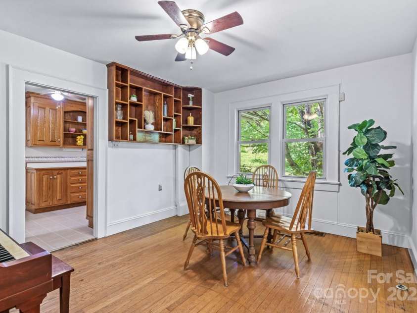 160 Mclean Road, Weaverville, NC 28787.  MLS# CAR4277668, YatesRealty ID 26429. 