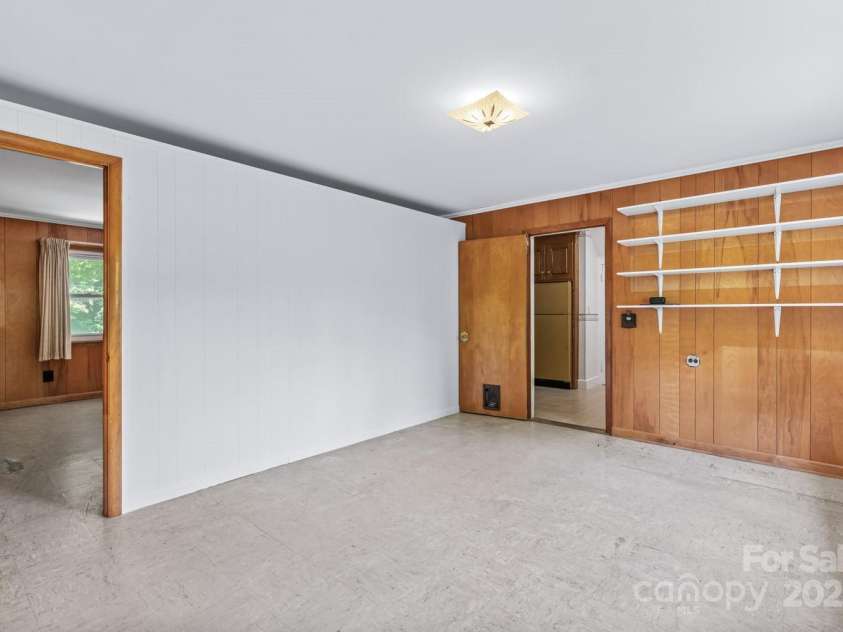 160 Mclean Road, Weaverville, NC 28787.  MLS# CAR4277668, YatesRealty ID 26429. Main Level Den / Flex Room