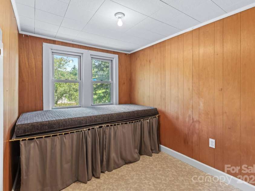 160 Mclean Road, Weaverville, NC 28787.  MLS# CAR4277668, YatesRealty ID 26429. Upstairs Flex / Sleeping Room