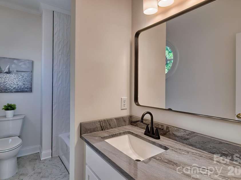1252 Morning Shore Drive, Lexington, SC 29072.  MLS# CAR4313174, YatesRealty ID 2643. En Suite Bathroom #2