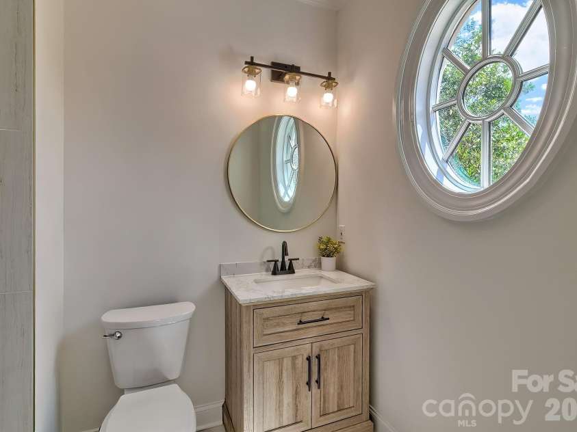 1252 Morning Shore Drive, Lexington, SC 29072.  MLS# CAR4313174, YatesRealty ID 2643. En Suite Bathroom #4