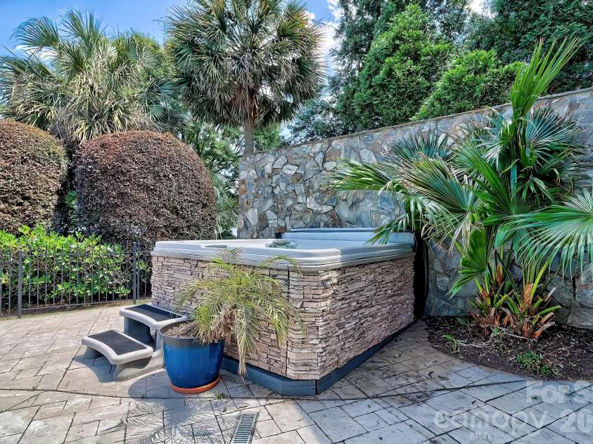 1252 Morning Shore Drive, Lexington, SC 29072.  MLS# CAR4313174, YatesRealty ID 2643. Hot Tub 