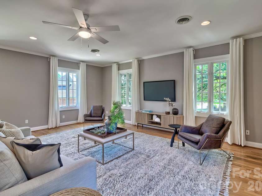 1252 Morning Shore Drive, Lexington, SC 29072.  MLS# CAR4313174, YatesRealty ID 2643. Large Family Room