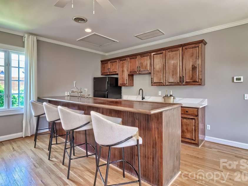 1252 Morning Shore Drive, Lexington, SC 29072.  MLS# CAR4313174, YatesRealty ID 2643. Large Kitchenette in Family Room