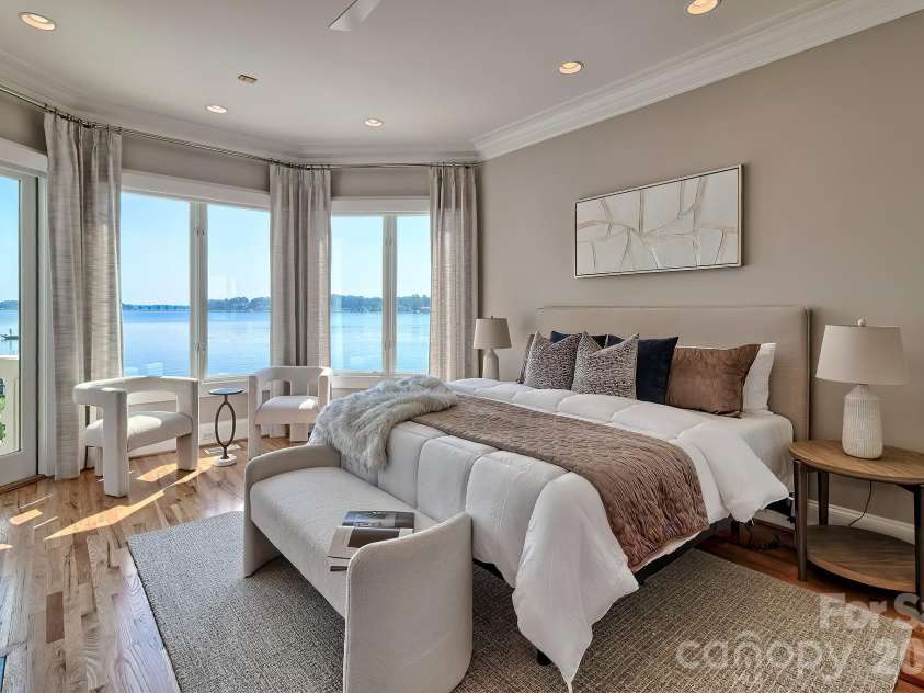 1252 Morning Shore Drive, Lexington, SC 29072.  MLS# CAR4313174, YatesRealty ID 2643. Luxurious Primary Suite