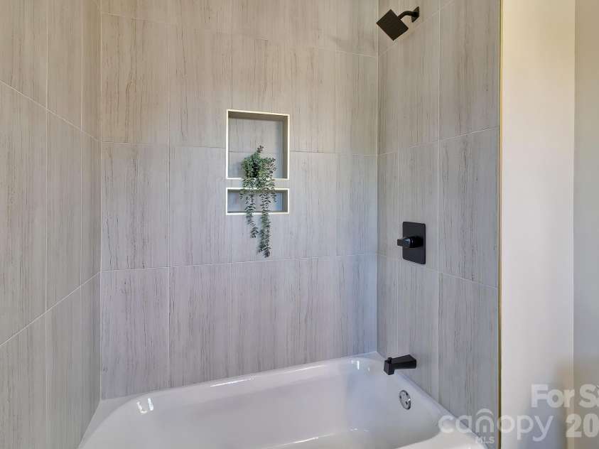 1252 Morning Shore Drive, Lexington, SC 29072.  MLS# CAR4313174, YatesRealty ID 2643. New custom tile shower