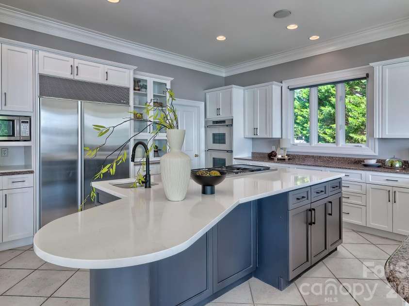 1252 Morning Shore Drive, Lexington, SC 29072.  MLS# CAR4313174, YatesRealty ID 2643. New Quartz Island and Cabinets