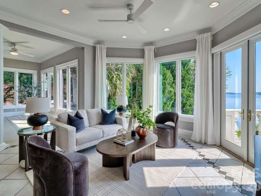 1252 Morning Shore Drive, Lexington, SC 29072.  MLS# CAR4313174, YatesRealty ID 2643. Sitting Room