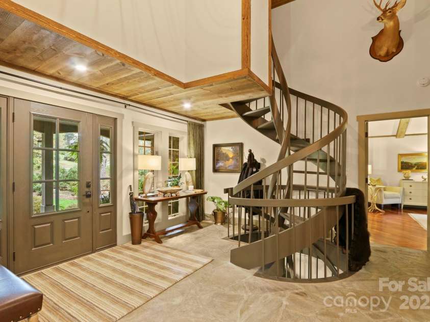 198 Little Harbour None, Vilas, NC 28692.  MLS# CAR4304013, YatesRealty ID 2643. Foyer