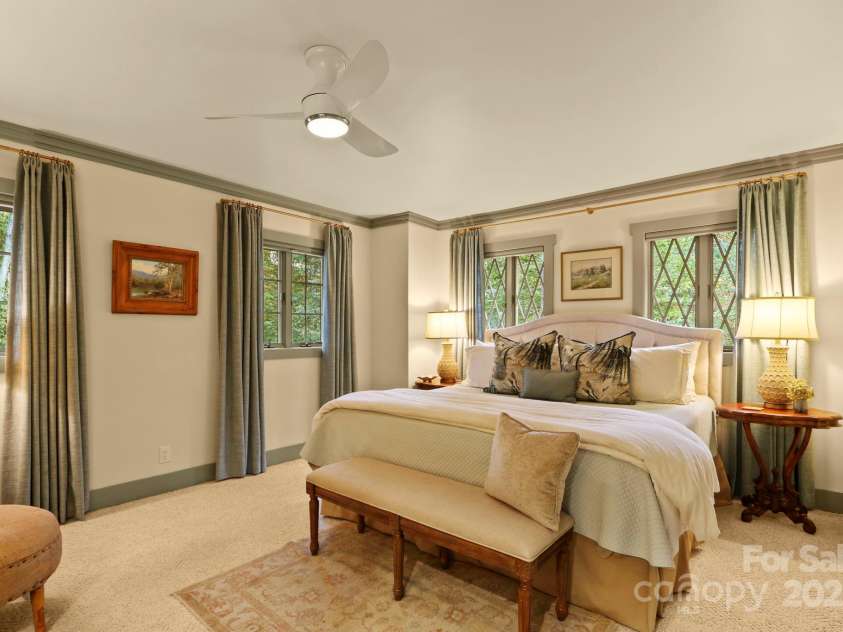 198 Little Harbour None, Vilas, NC 28692.  MLS# CAR4304013, YatesRealty ID 2643. Jack-n-Jill suite, bedroom 1