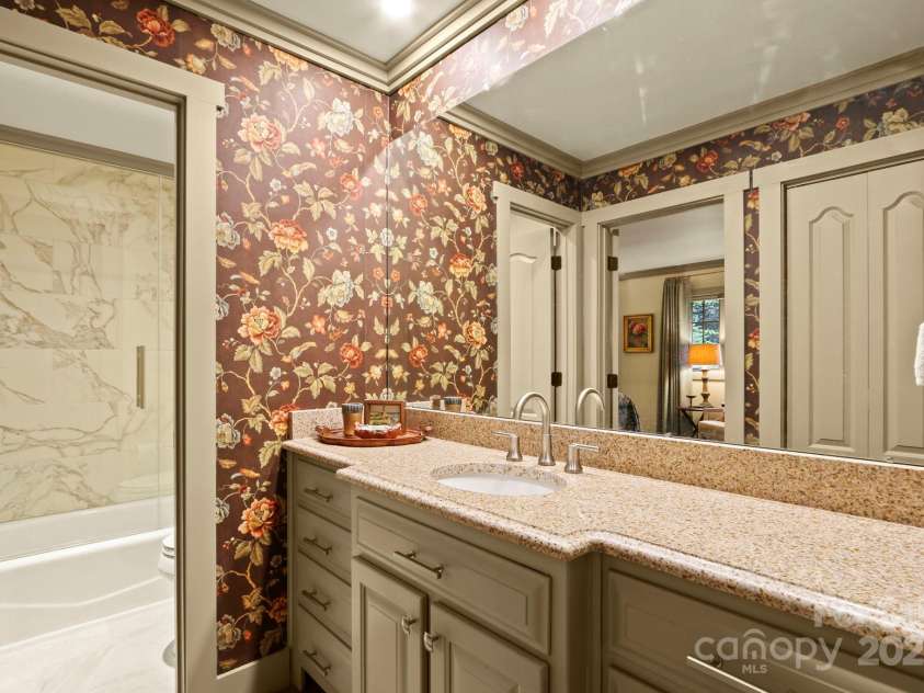 198 Little Harbour None, Vilas, NC 28692.  MLS# CAR4304013, YatesRealty ID 2643. Jack-n-Jill suite, full bath