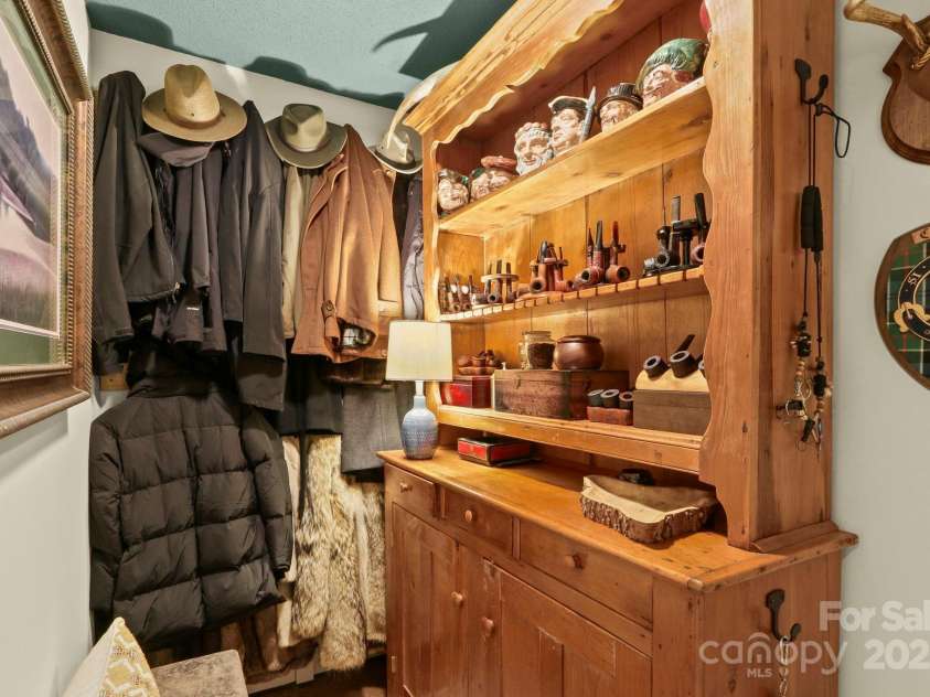 198 Little Harbour None, Vilas, NC 28692.  MLS# CAR4304013, YatesRealty ID 2643. Lower-level mudroom