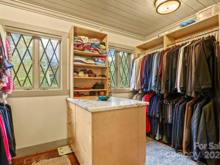 198 Little Harbour None, Vilas, NC 28692.  MLS# CAR4304013, YatesRealty ID 2643. Main-level primary suite