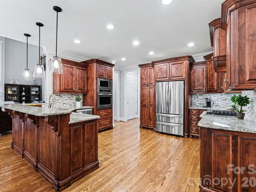1233 Silver Arrow Court, Fort Mill, SC 29715.  MLS# CAR4386403, YatesRealty ID 26430. Kitchen
