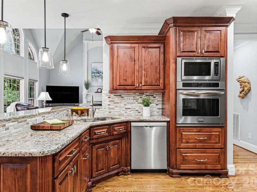 1233 Silver Arrow Court, Fort Mill, SC 29715.  MLS# CAR4386403, YatesRealty ID 26430. Kitchen