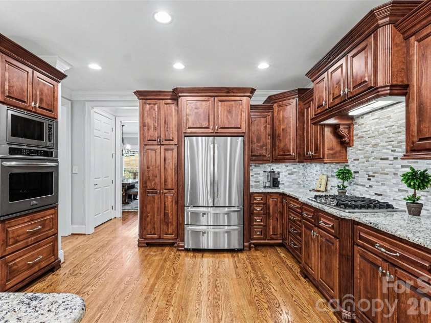 1233 Silver Arrow Court, Fort Mill, SC 29715.  MLS# CAR4386403, YatesRealty ID 26430. Kitchen