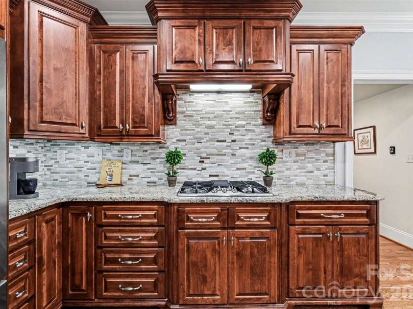 1233 Silver Arrow Court, Fort Mill, SC 29715.  MLS# CAR4386403, YatesRealty ID 26430. Kitchen