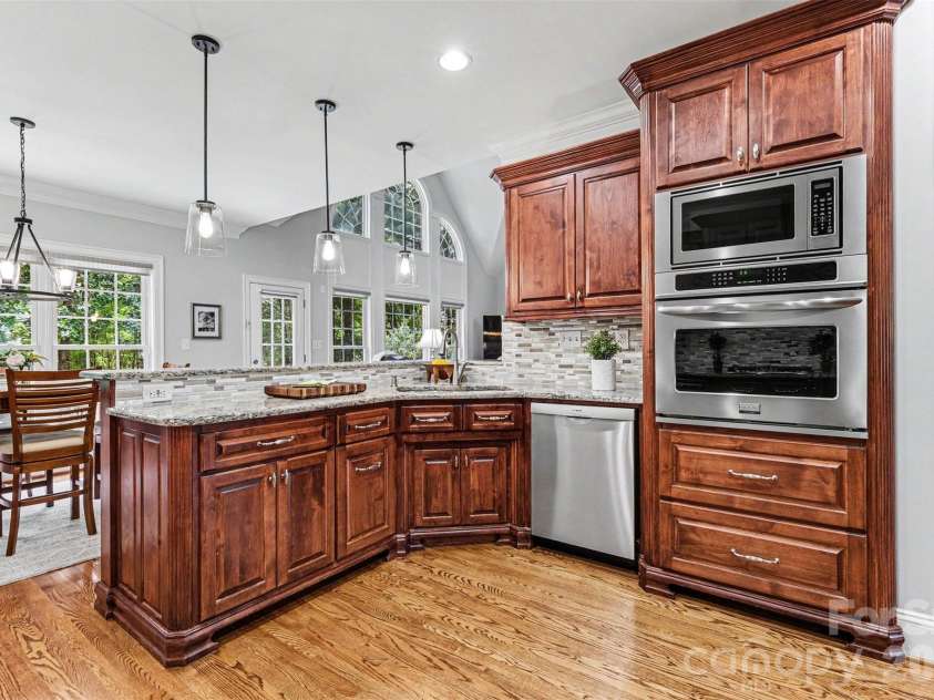 1233 Silver Arrow Court, Fort Mill, SC 29715.  MLS# CAR4386403, YatesRealty ID 26430. Kitchen