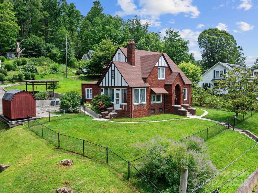 159 Pine Avenue, Spruce Pine, NC 28777.  MLS# CAR4282568, YatesRealty ID 26430. 