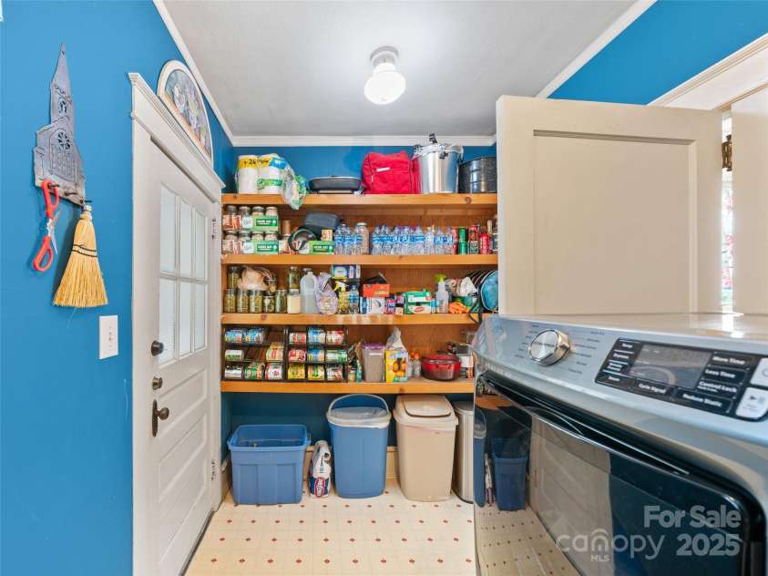 159 Pine Avenue, Spruce Pine, NC 28777.  MLS# CAR4282568, YatesRealty ID 26430. 