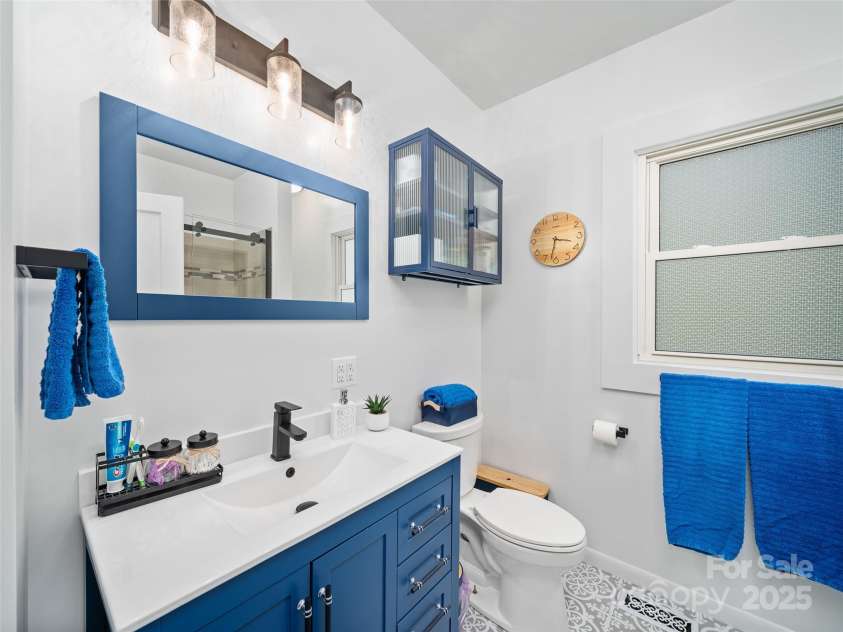 159 Pine Avenue, Spruce Pine, NC 28777.  MLS# CAR4282568, YatesRealty ID 26430. 