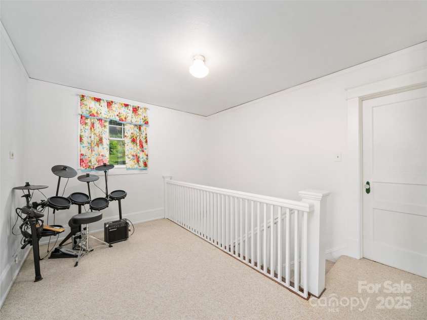 159 Pine Avenue, Spruce Pine, NC 28777.  MLS# CAR4282568, YatesRealty ID 26430. 