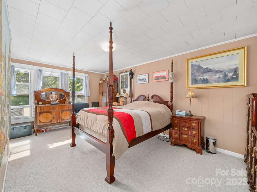 159 Pine Avenue, Spruce Pine, NC 28777.  MLS# CAR4282568, YatesRealty ID 26430. 