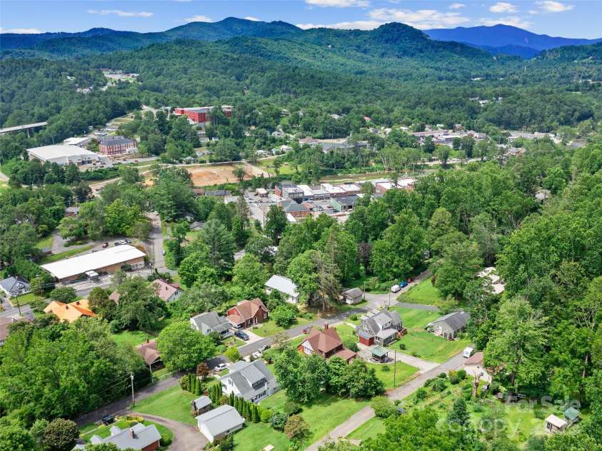 159 Pine Avenue, Spruce Pine, NC 28777.  MLS# CAR4282568, YatesRealty ID 26430. 