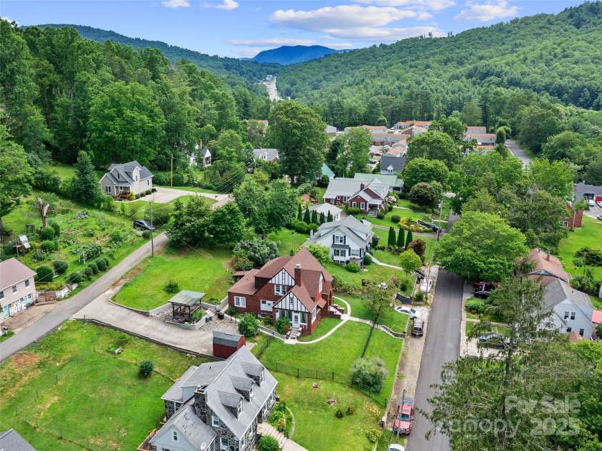 159 Pine Avenue, Spruce Pine, NC 28777.  MLS# CAR4282568, YatesRealty ID 26430. 