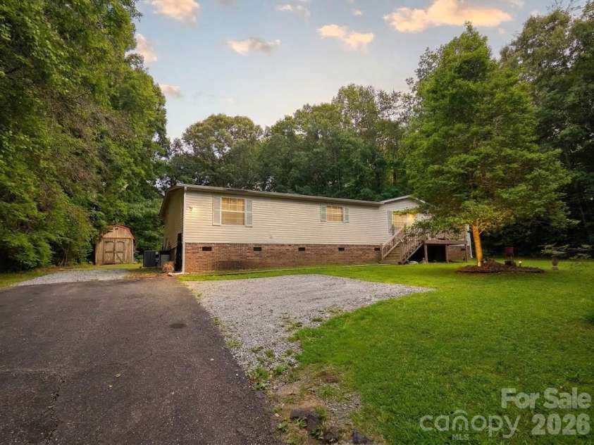 1276 Forest Ridge Drive, Bessemer City, NC 28016.  MLS# CAR4384750, YatesRealty ID 26431. 