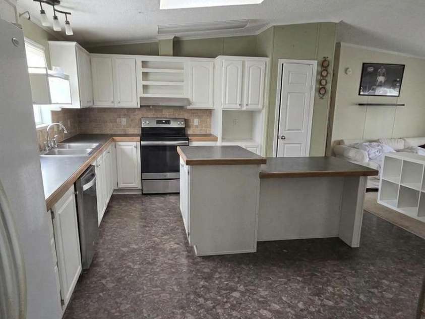 1276 Forest Ridge Drive, Bessemer City, NC 28016.  MLS# CAR4384750, YatesRealty ID 26431. 