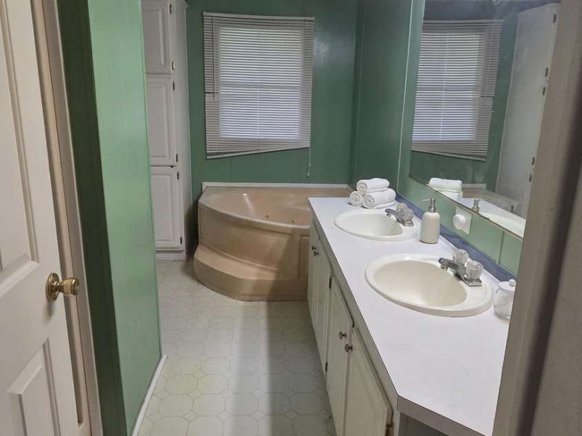 1276 Forest Ridge Drive, Bessemer City, NC 28016.  MLS# CAR4384750, YatesRealty ID 26431. 