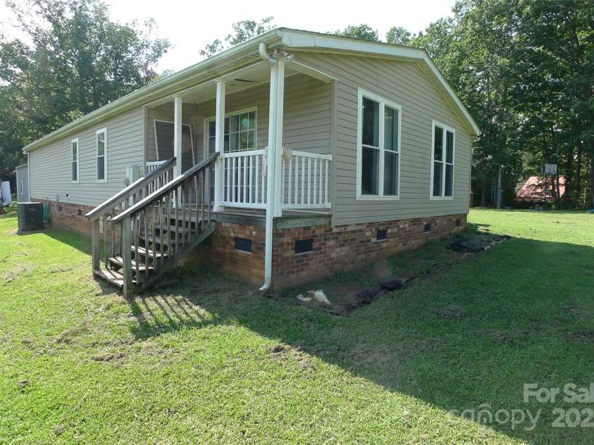 145 Abigail Trail, Ararat, NC 27007.  MLS# CAR4282506, YatesRealty ID 26432. Back left corner
