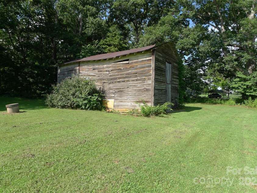 145 Abigail Trail, Ararat, NC 27007.  MLS# CAR4282506, YatesRealty ID 26432. Barn