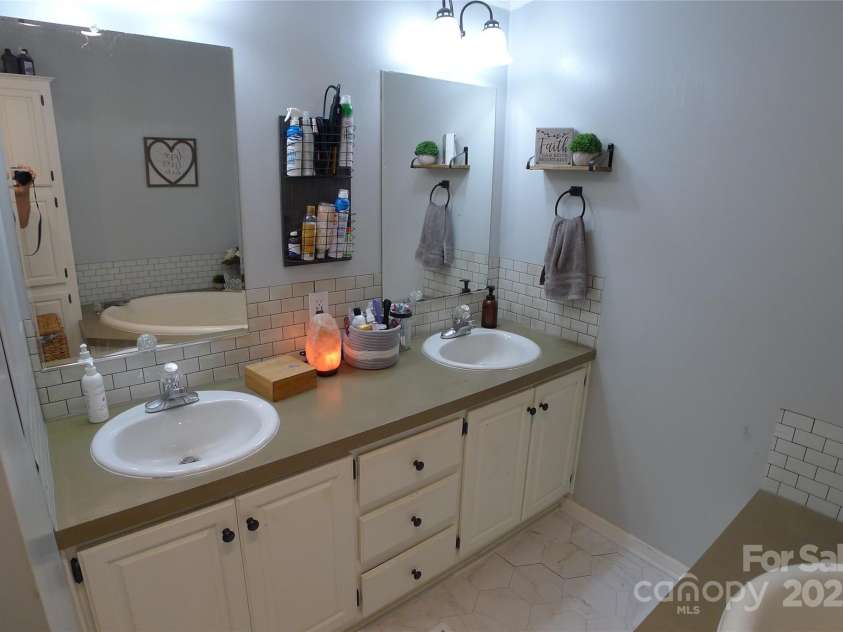 145 Abigail Trail, Ararat, NC 27007.  MLS# CAR4282506, YatesRealty ID 26432. Primary bathroom
