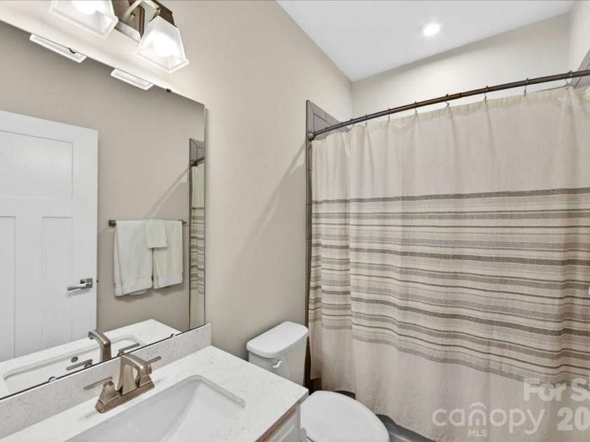 1641 Bark Branch Lane, Charlotte, NC 28205.  MLS# CAR4378680, YatesRealty ID 26433. Upper Level - Full Hall Bathroom
