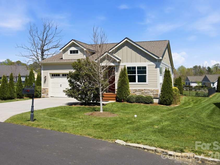 82 Blacksmith Run Drive, Hendersonville, NC 28792.  MLS# CAR4363924, YatesRealty ID 26434. 