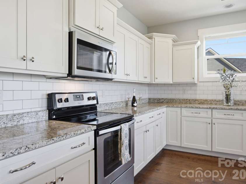 82 Blacksmith Run Drive, Hendersonville, NC 28792.  MLS# CAR4363924, YatesRealty ID 26434. 
