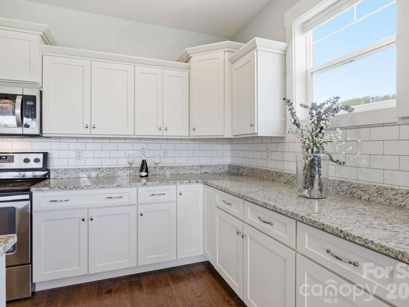 82 Blacksmith Run Drive, Hendersonville, NC 28792.  MLS# CAR4363924, YatesRealty ID 26434. 
